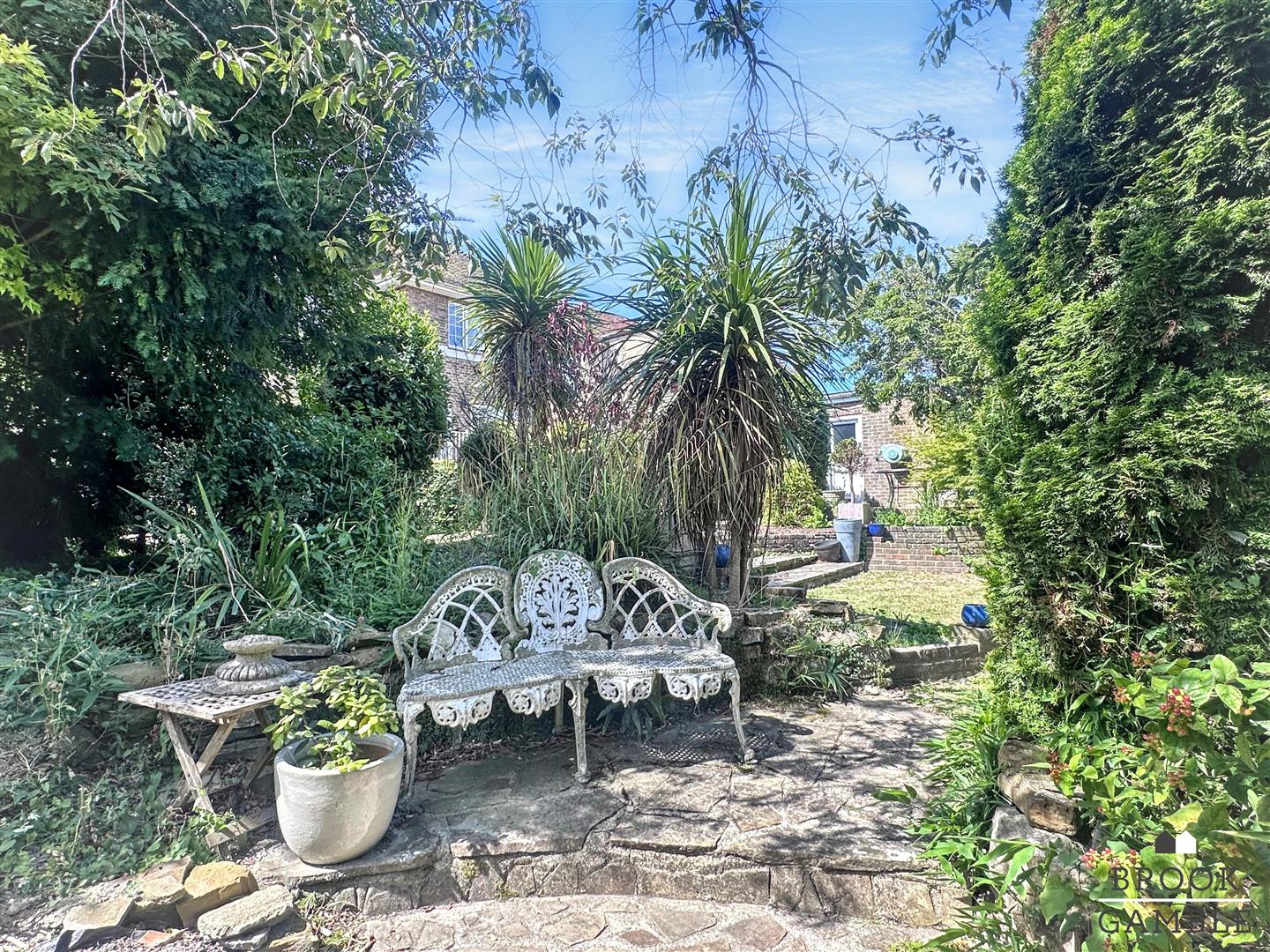 4 Bedroom House - Detached. Le Brun Road in Eastbourne, 44